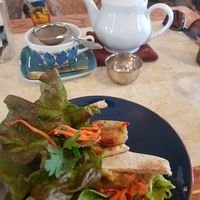 salad pita and cinamon tea at Kitten Company in Kyoto