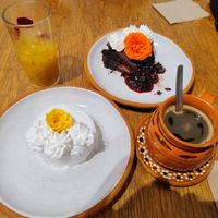 El pastel está aceptable el café está requemado at Na Tlali - Reforma in Mexico City