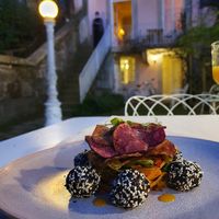 Bolas de Alheira com cama de legumes e chips de batata doce at Em Carne Viva in Porto