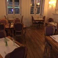 front dining room  at Em Carne Viva in Porto