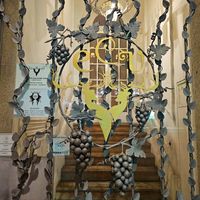 Front door details. at Em Carne Viva in Porto