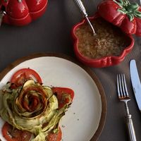 Seitan flower with tomato rice at Em Carne Viva in Porto