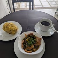 Bistec de carne de soya con Bolon de chicharrón de Soya at Porto Fresh in Portoviejo