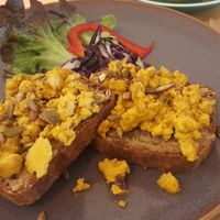 Tosta tofu revuelto at Koffushi in Tenerife
