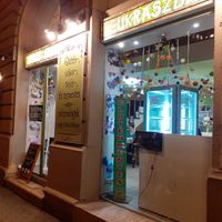 Entrance at Edes Elet Cukraszda in Budapest