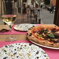 Veganapoli Pizza (and vino blanco!)  at Le Otto in Comunidad Valenciana