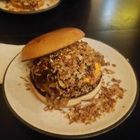 Hamburguer de lentilha com queijo cheddar at Blues Burger & Bistrô in Sao Thome Das Letras