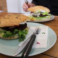 juicy, tasty burgers at Mikuna in Aarhus