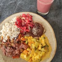 Prato especial com as 3 opções do dia at Alfarroba in Lisbon