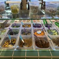 Frische Lebensmittel für die Bowls, aus Sicht einer veganen Ernährungsberaterin sieht alles sehr frisch und qualitativ hochwertig aus.  at Kaspar Schmauser in Hamburg