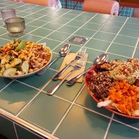 Pulled Taco bowl and an Avocado Superfood Salad. at Kaspar Schmauser in Hamburg