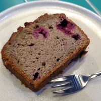 Banana cake/bread with matcha and raspberry at Kaspar Schmauser in Hamburg