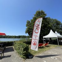 Der Eingang liegt etwas nach hinten versetzt.   at Ruppiner Feingebäck in Rheinsberg