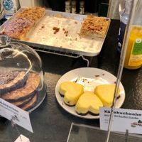 Veganer Apfelkuchen (hinten) at Zurueck zum Glueck in Hannover