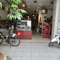 Looking in at Cơm Chay Hoàng Kim in Ho Chi Minh City