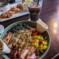 Bowl Quinoa Vegano at Vamos in Berlin