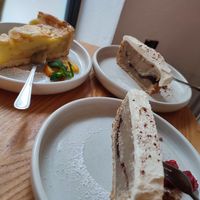 veganer Apfel kuchen und Veganer Zimt swirl cake at Dreamers by Bohnenmeister in Chemnitz