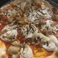 Pizza ai funghi  at Pizzeria D' & G in Abruzzo