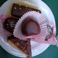 Vegan desserts at Weingut Feuerwehr Wagner in Vienna