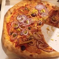 Vegan pizza at Pizza Pinocchio in Vienna