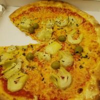 pizza, vegan cheese,  artichoke/olives at Pizza Pinocchio in Vienna
