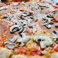 Regina at Pizza Pinocchio in Vienna