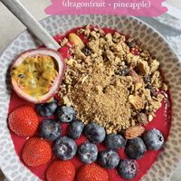 Good granola but tasteless berries 😅 (Got the PB on the side which was a VERY generous portion)  at Fruits and Friends Juicebar in Boras