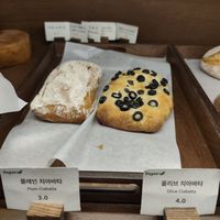 Plain ciabatta & olive ciabatta at Oncle Levain in Seoul