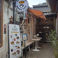The entrance at Oncle Levain in Seoul