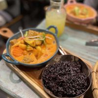 Red Curry 🍛 with brown rice #Veganuary at Mango in Bangkok