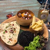 Everything is a master piece ; absolutelly gorgeous tasteful and Vegan ❤️
Cats around leads the show 😘😻 at Mango in Bangkok