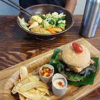 Tempeh burguer + mango pad thai at Mango in Bangkok