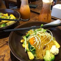 Pad Thai and Thai teas with coconut milk at Mango in Bangkok