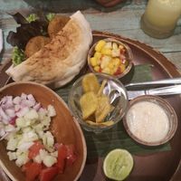 Falafel, platano frito, ensaladas at Mango in Bangkok