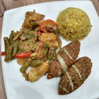 Quinoa croquettes, rice, vegetables sauteed with curry at Maruben Vegetariano in Bogota