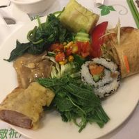wide range of vegan dishes at Cháng ChūnTéng SùShí 常春藤素食 in Hualien