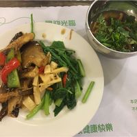 My first round at the buffet - delicious soup, giant mushrooms, tasty greens.  at Cháng ChūnTéng SùShí 常春藤素食 in Hualien