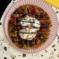 Gaufre de patate douce sucrée vegan et sans gluten, toppings modifiables, chocolat, fraises, chantilly végétale, praliné, cacahuètes.  at Coffee Please in Montpellier