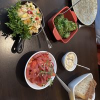 Vegan ceviche (cauliflower, mango), tomato salad, vegan aioli, pimento de padron  at Bakgården in Trøndelag