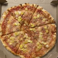 Hawaiian pizza at Herbívoro -  Av. Suba in Bogota