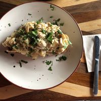 Tostada de orellanas / Mushroom toast at Herbívoro -  Av. Suba in Bogota