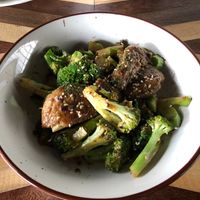 Seitán y brócoli agridulce (Nuevo plato en conmemoración de los 10 años) at Herbívoro -  Av. Suba in Bogota