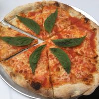 Pizza Margarita - super ricaaa! at Herbívoro -  Av. Suba in Bogota