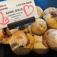  Cinnamon buns  at Blings og boller in østfold