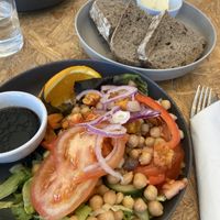 Chickpea & sweet potato saladd  at Blings og boller in østfold