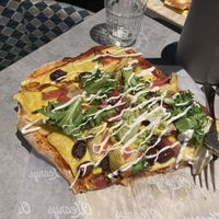 Vegetarian pinsa - made vegan by asking for vegan cheese and mayo  at O'Learys Moss in østfold