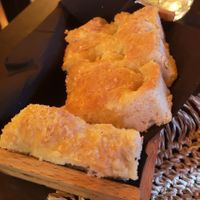 Focaccia accompanying the burrata at Villa Vegana in Mallorca