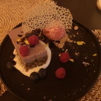The raspberry tart with beetroot ice cream at Villa Vegana in Mallorca