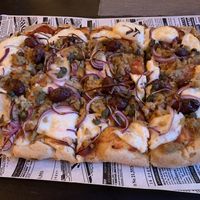 ‘Tuna’ pinsa   at Villa Vegana in Mallorca
