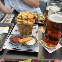 Pommes mit veganer Mayo und Ketchup  at JOHO Broiler Bar Zingst in Mecklenburg-vorpommern